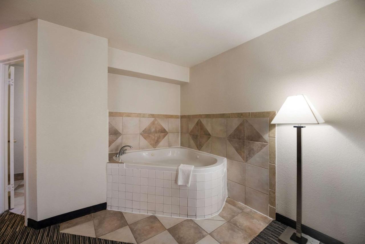 Quality Inn & Suites Lufkin Buitenkant foto