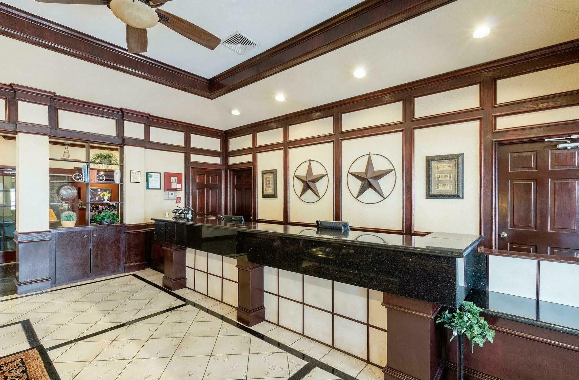 Quality Inn & Suites Lufkin Buitenkant foto
