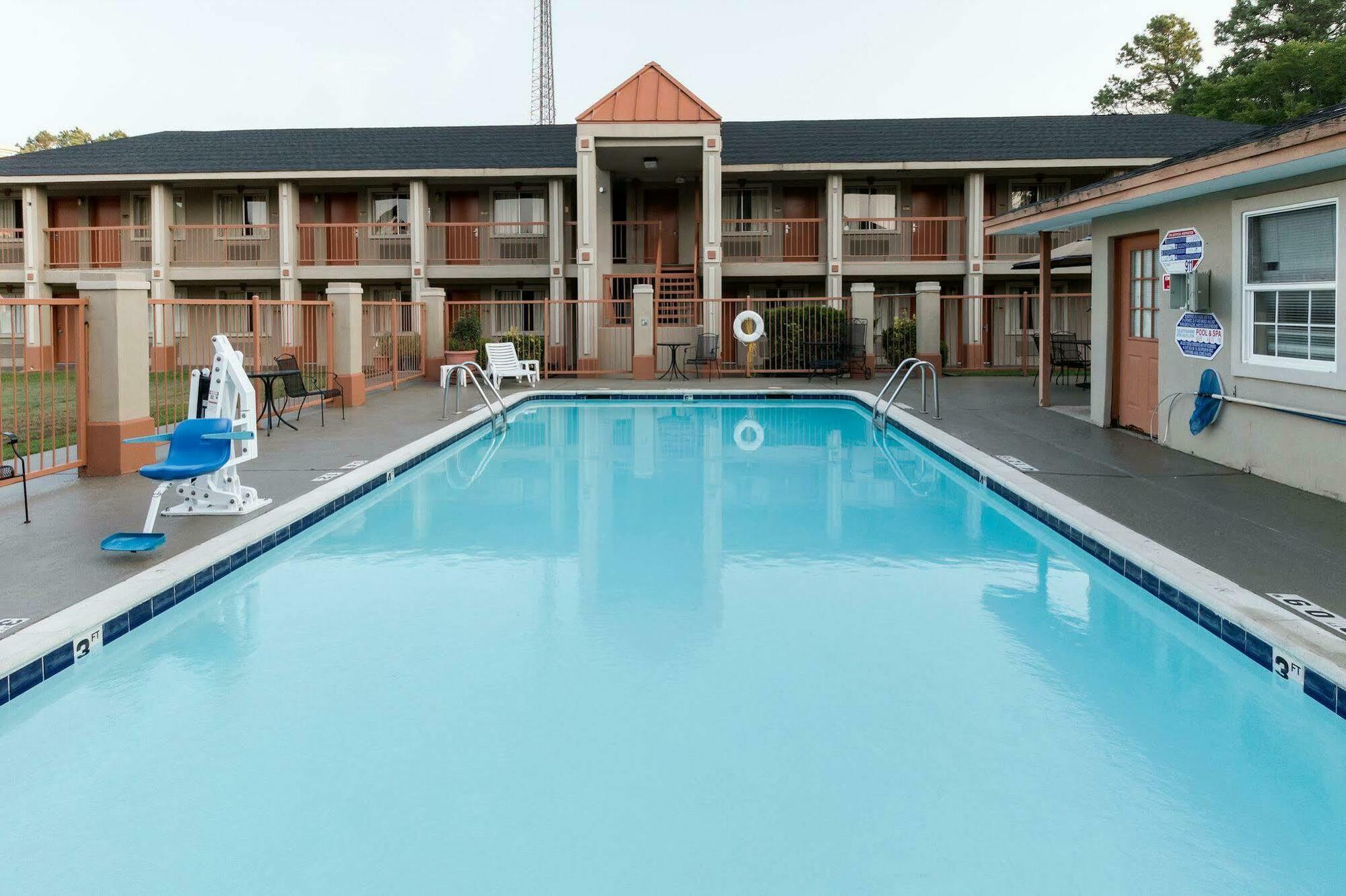 Quality Inn & Suites Lufkin Buitenkant foto